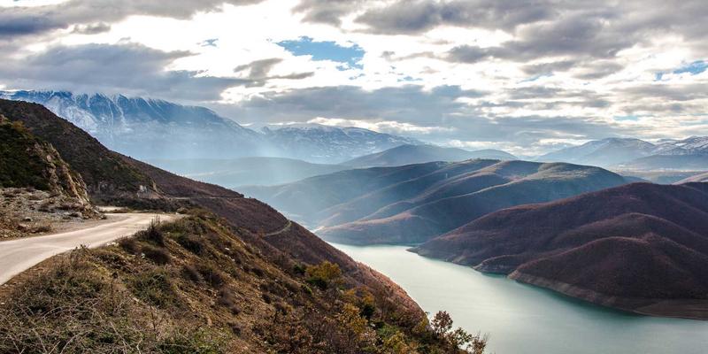 中国设计新浪潮：可持续材料如何重塑当代家具与平面设计服务