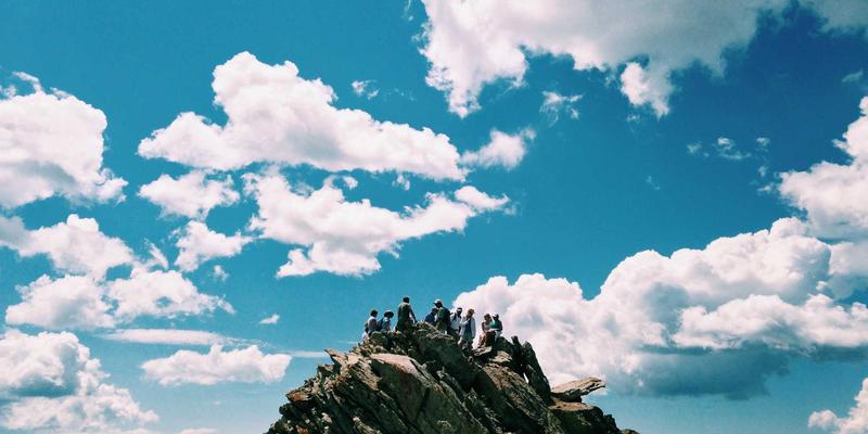 设计思维驱动社会创新：中国室内设计如何用创意与复古元素解决本土社会问题