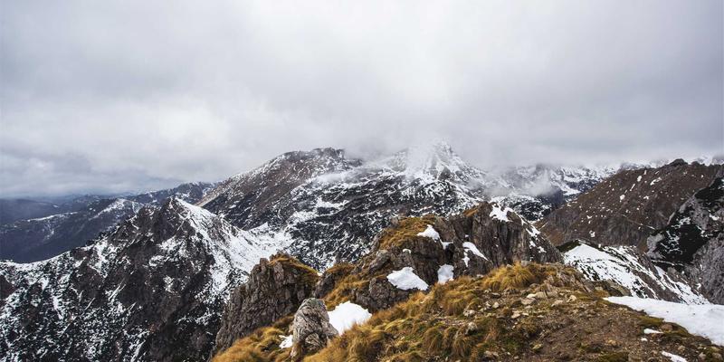 设计驱动乡村振兴：中国设计师如何通过文旅融合激活乡土民宿与公共空间